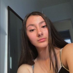 Meet your Posher, Emmanuelle